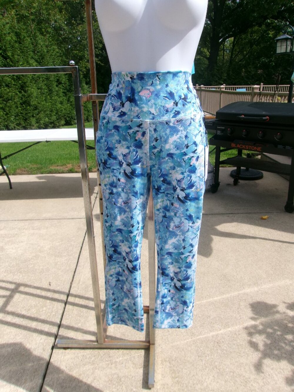 NWT RBX BLUE FLORAL ATHLETIC PANTS M